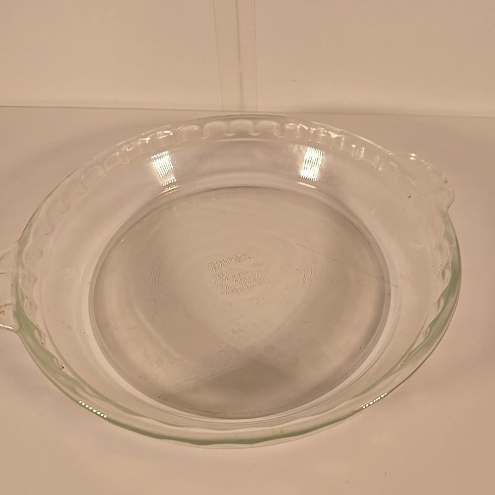 Handled Fluted Pyrex Glass Pie Plate #229 9.5"